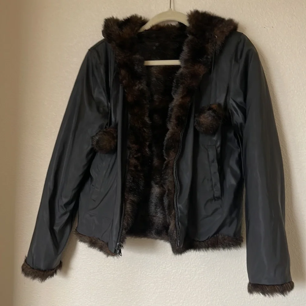 Beautiful Pleated Faux Fur Reversible Coat Size M - Picture 8 of 11